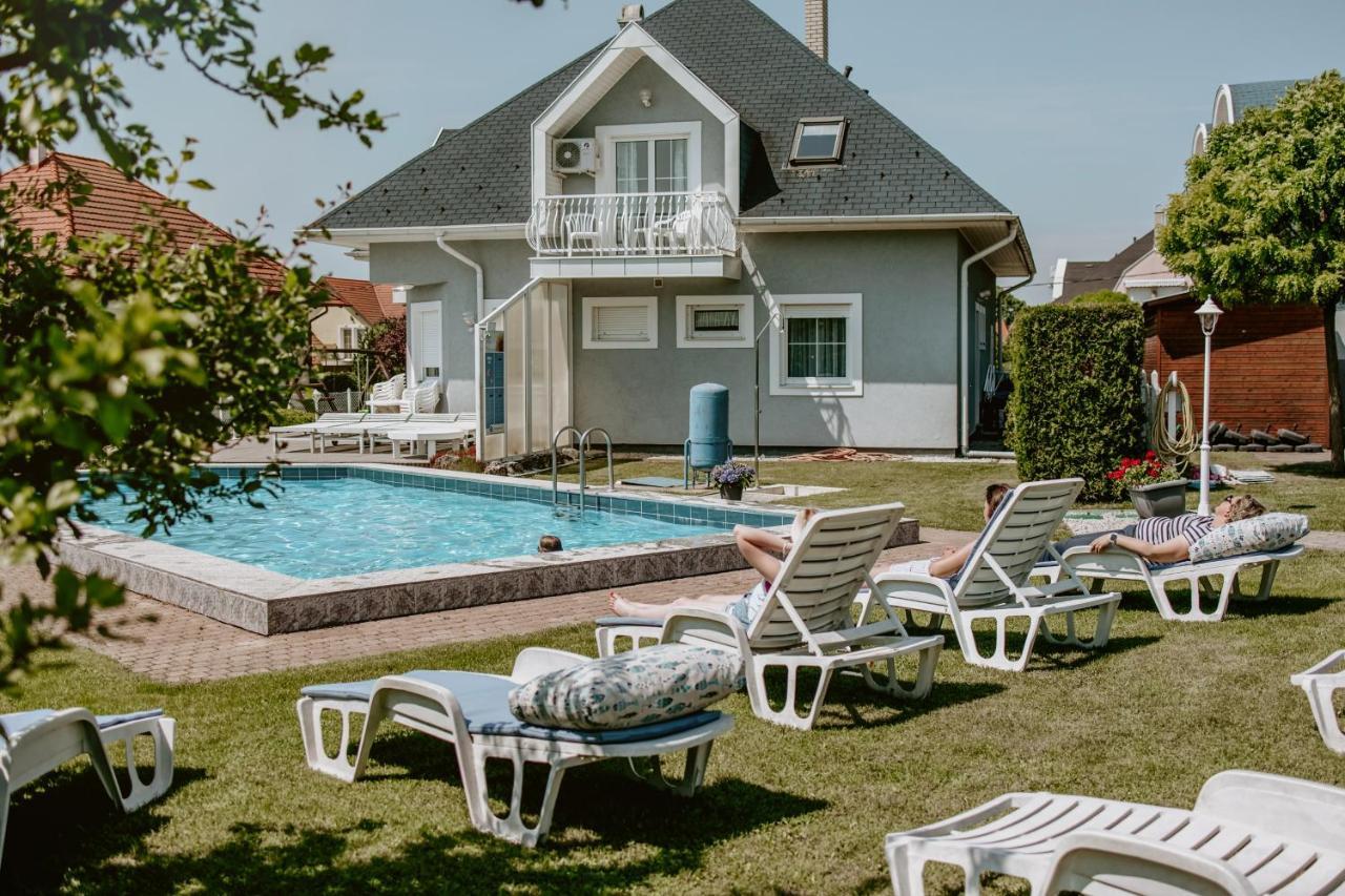 Kek Vendeghaz Family Resort Gyenesdiás Exterior foto
