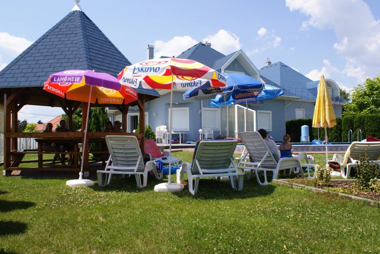 Kek Vendeghaz Family Resort Gyenesdiás Exterior foto