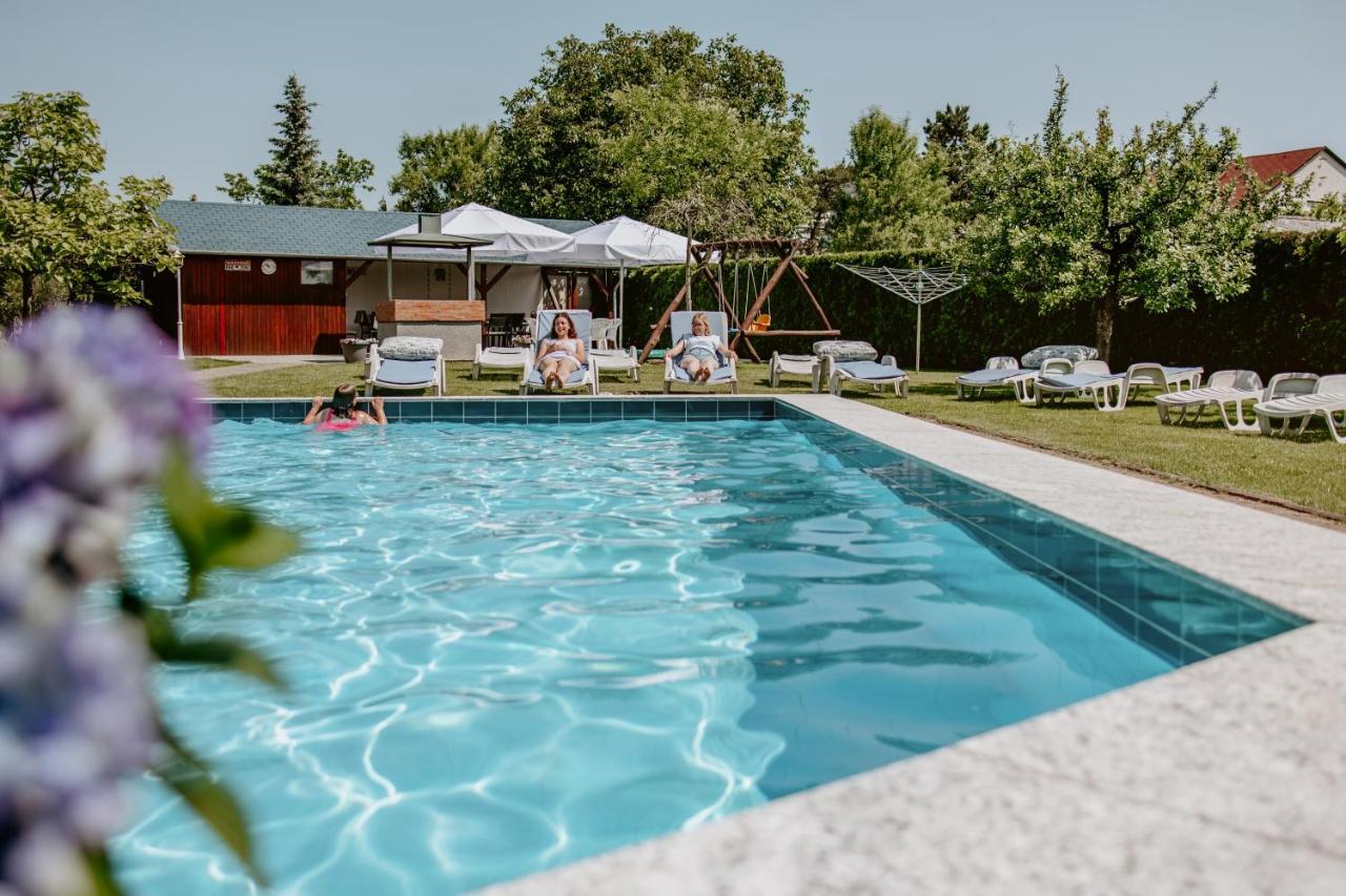 Kek Vendeghaz Family Resort Gyenesdiás Exterior foto